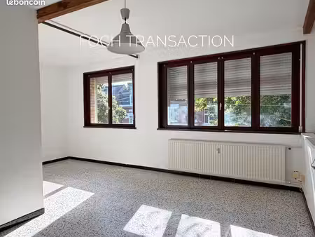 grand studio lumineux dans une petite copropriété du canon d’or