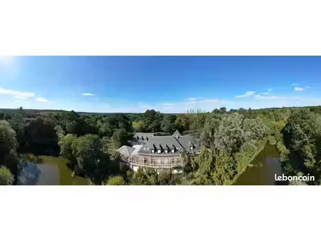 domaine d’exception de 12 hectares aux portes de mayenne - ensemble de caractère d’environ
