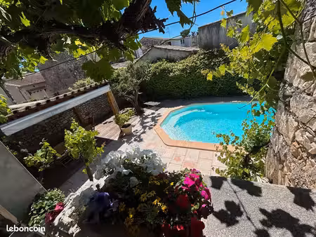 prix en baisse de 10 000 – maison de caractère avec piscine  5 chambres et 80 m² de dépend