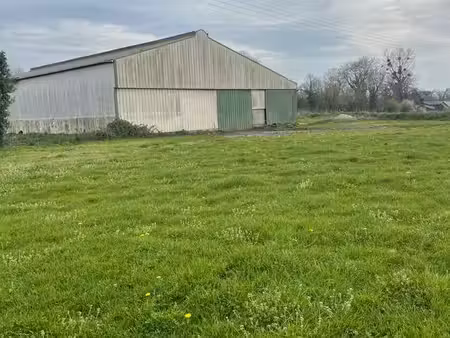 terrain et ensemble agricole