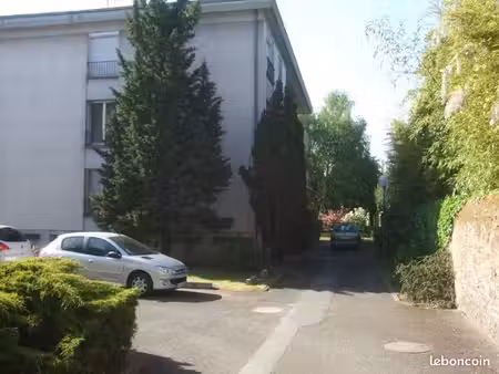 t2 46 m2 dans petite résidence très calme