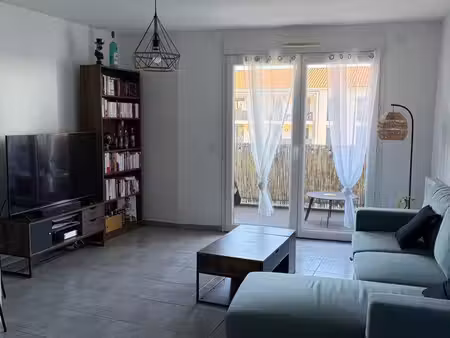 t2 meublé 50 m² + balcon + box fermé – jonage le haut