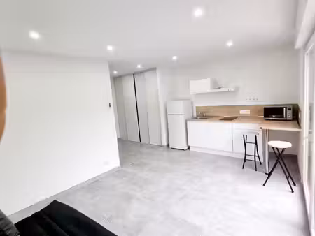 grand studio à louer