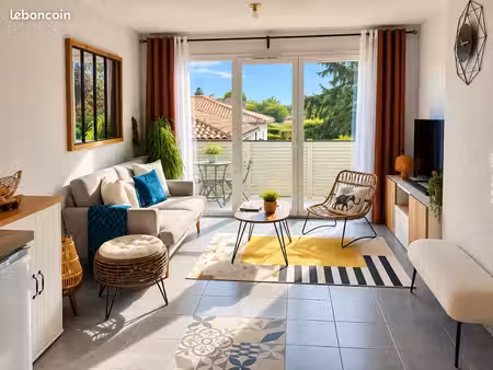 t2 meublé 40 m² avec balcon et parking – parempuyre