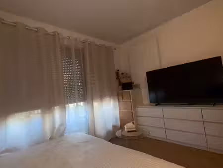 studio 25 m2. 900 euros