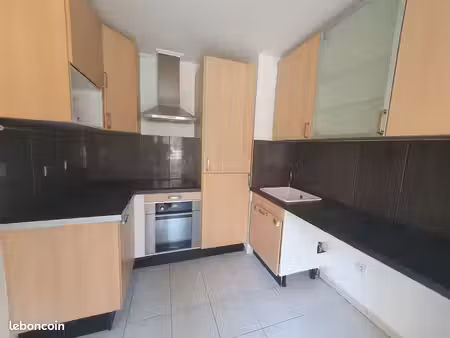 location t2 48m2 st raphael + terrasse + clim + parking + cave