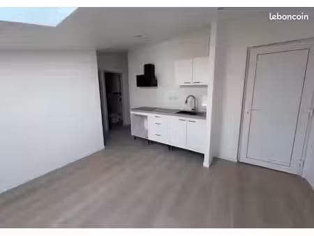 appartement t2 rénové à louer – centre-ville de saintes