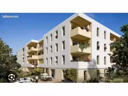 une place de parking pour voiture