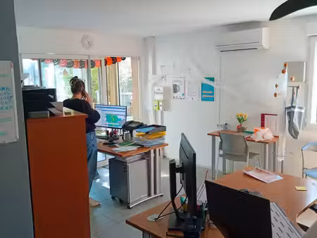 alouer local professionnel / bureaux 72 m² avec jardin  terrasse et parkings saint-paul-tr