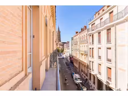 élégant appartement bourgeois avec vue sur saint-sernin