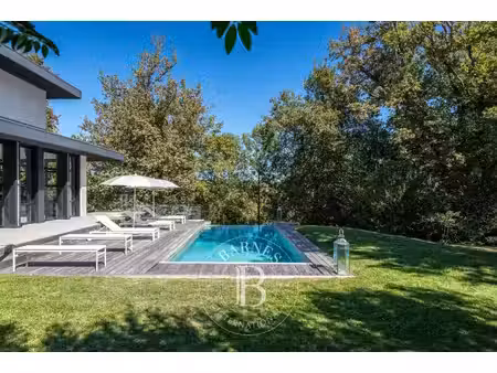 maison d'architecte 315 m² - piscine et parc de 6647 m² - centre ville