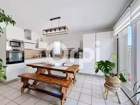 à vendre maison de ville rénovée avec terrasse  garage et espace indépendant