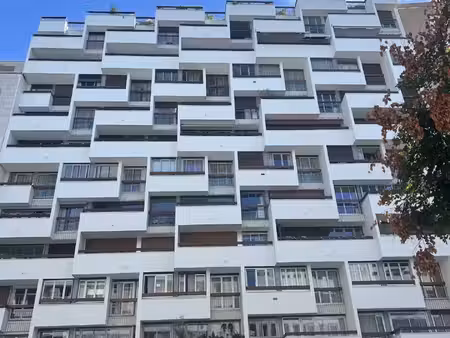 3 pieces + balcons + pk + piscine