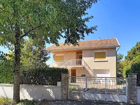 genas centre maison 6p de 138m² terrain 770m²