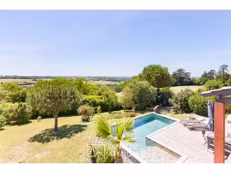 maison rénovée avec piscine sur les hauteurs de montrabé