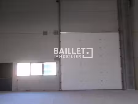 location entrepôt montauroux 83440 332m²
