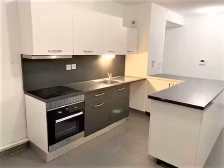 t3 avec parking et balcon à castelnau-le-nez