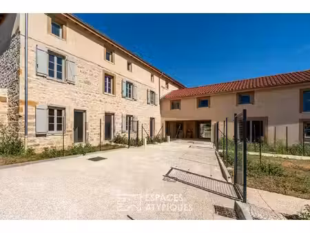 plateau à aménager avec jardin et stationnements