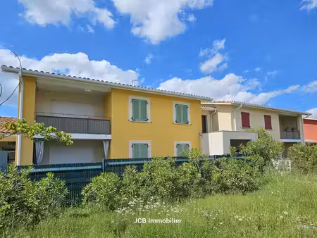 la salvetat - t2 récent avec balcon et parking