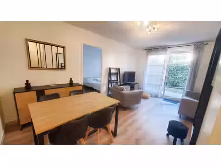 à louer magnifique f2 meublé de 40 15 m2 avec terrasse et
