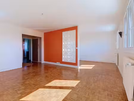 appartement luisant 4 pièces 81 m²