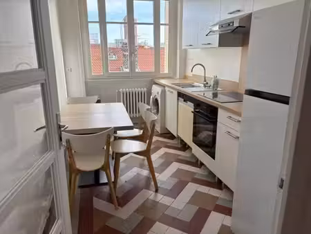 f1 meuble refait a neuf - 111 rue de seze lyon 6