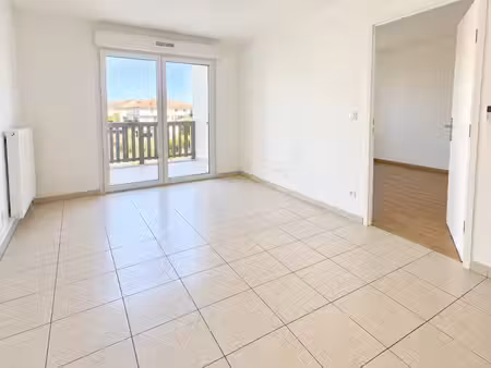 t2 avec balcon et parking à montpellier
