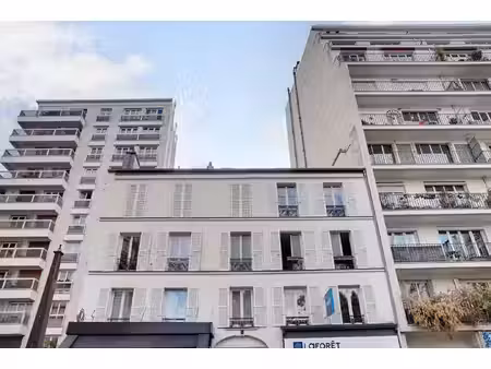 studio face au métro