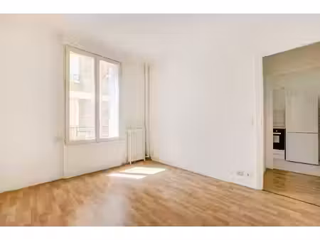 paris 19 : studio de 21 65m² en très bon état