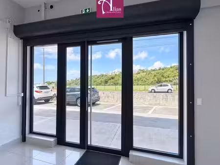 à louer local commercial 132 m2 avec excellente visibilité