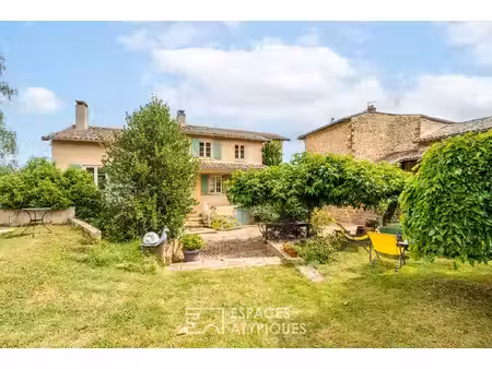 charmante maison ancienne avec dépendance  jardin et piscine