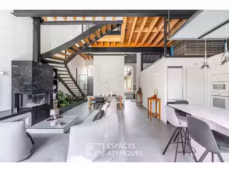 maison en pierres dorées aux prestations haut de gamme