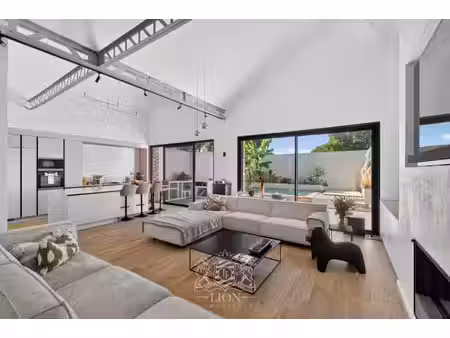 maison de luxe à vendre dans le quartier bourg-centre ville-saint vincent