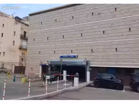 place de parking marseille vieux port la criee