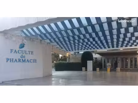 recherche un studio pour un étudiant à la faculté de pharmacie