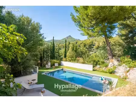 propriété 5 pièces 165 m²