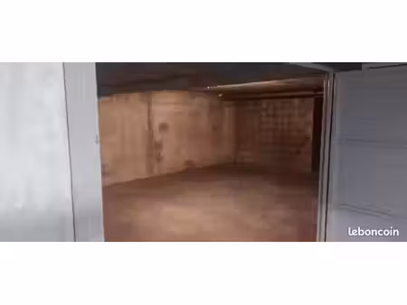 grand garage de 37m² - 2 voitures - résidence sécurisée