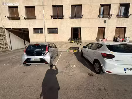 place de parking privatif