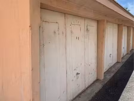 box / garage fermé de 15 m² à vendre à vénissieux  rue louise michel