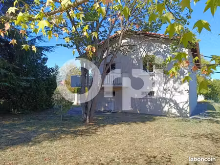 villa 4 pièces 150 m²