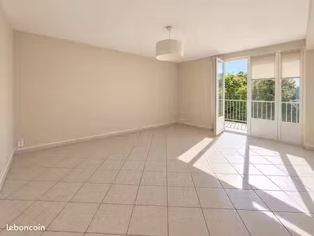 beau t3 traversant dans residence avec parc