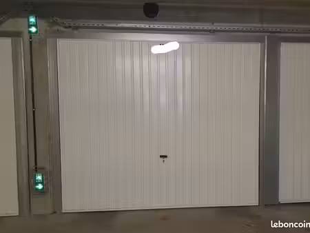 box fermé 13 m²  1er sous-sol  part-dieu-gare
