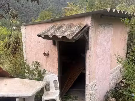 cabanon cadastré et 200 m2 de terrain jardin