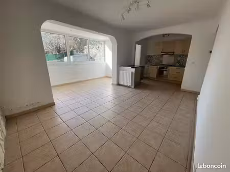 particulier loue à magagnosc de grasse  grand 2 pièces lumineux
