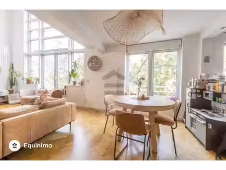 loft lumineux avec vue sur la seine en parfait état dans une