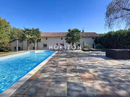 cruzilles les mepillats : maison de caractère 268 m² - 6 chamb