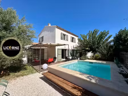 maison familiale avec piscine  4 chambres et jardin