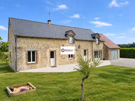 charmante longère en pierres sur 5 000 m² de terrain
