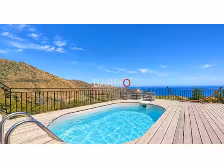 villa cerbere de type 5  piscine  garage  vue mer