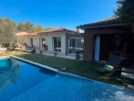 maison 300 m2 avec piscine chauffée